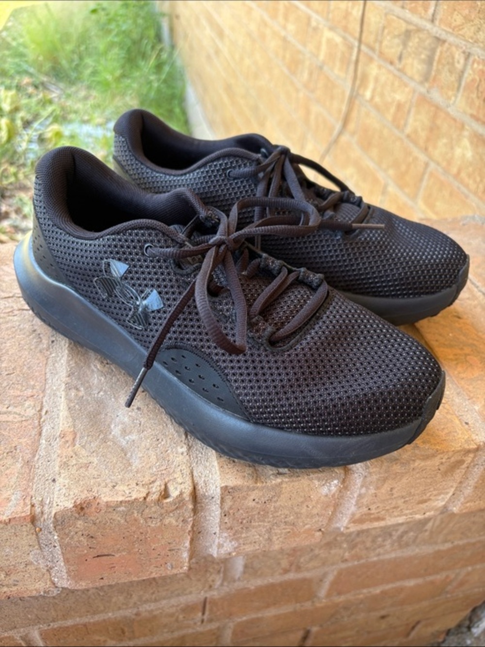 Under Armour Black womans Mesh Athletic Trainers